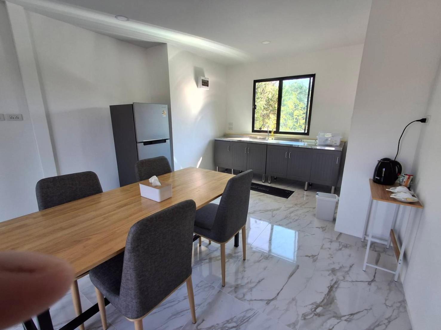 Appartement Homlomchomsuan หอมลมชมสวน à Ban Mai  Chambre photo